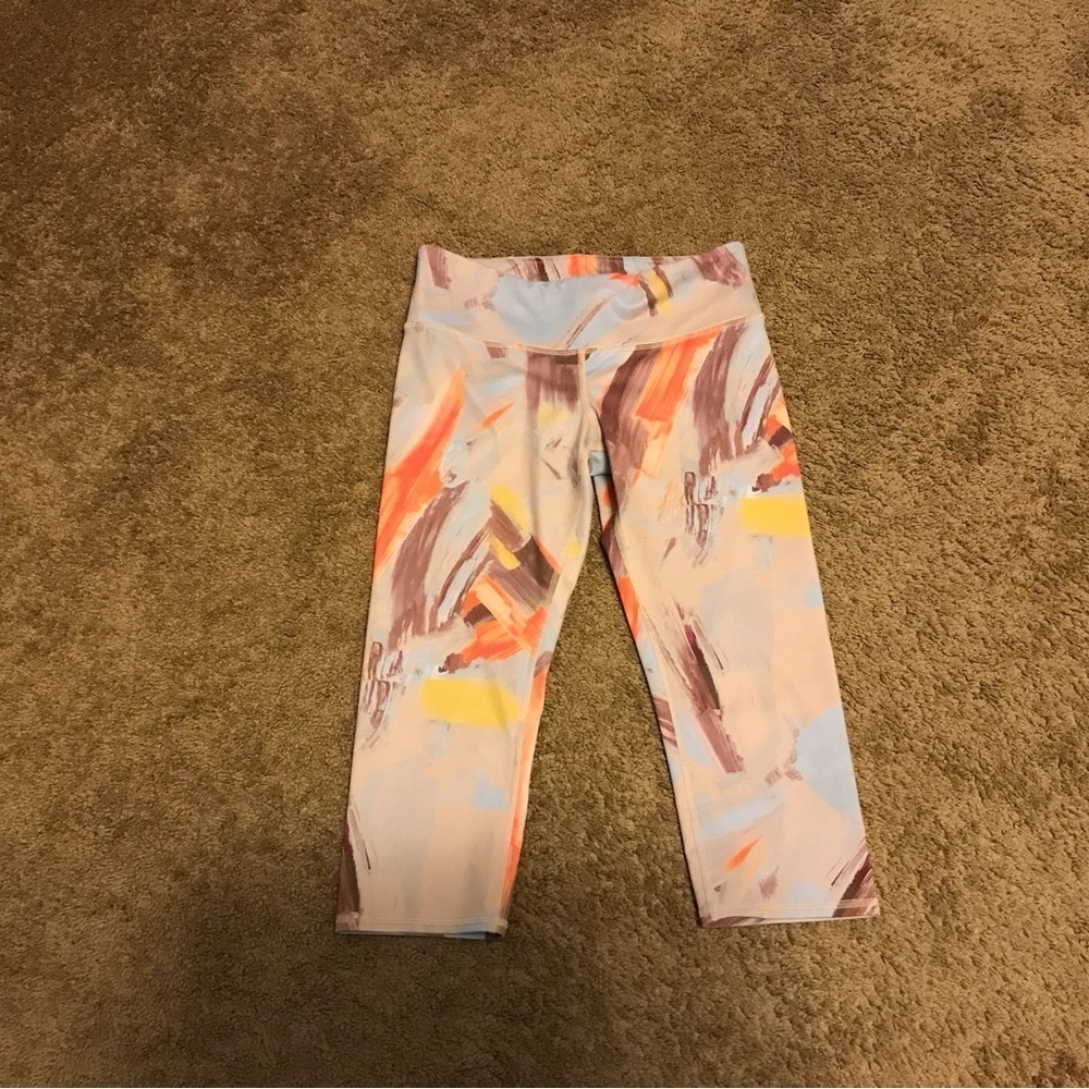 ALO Yoga Painted Brushstroke Capri Leggings in Pastel Multi